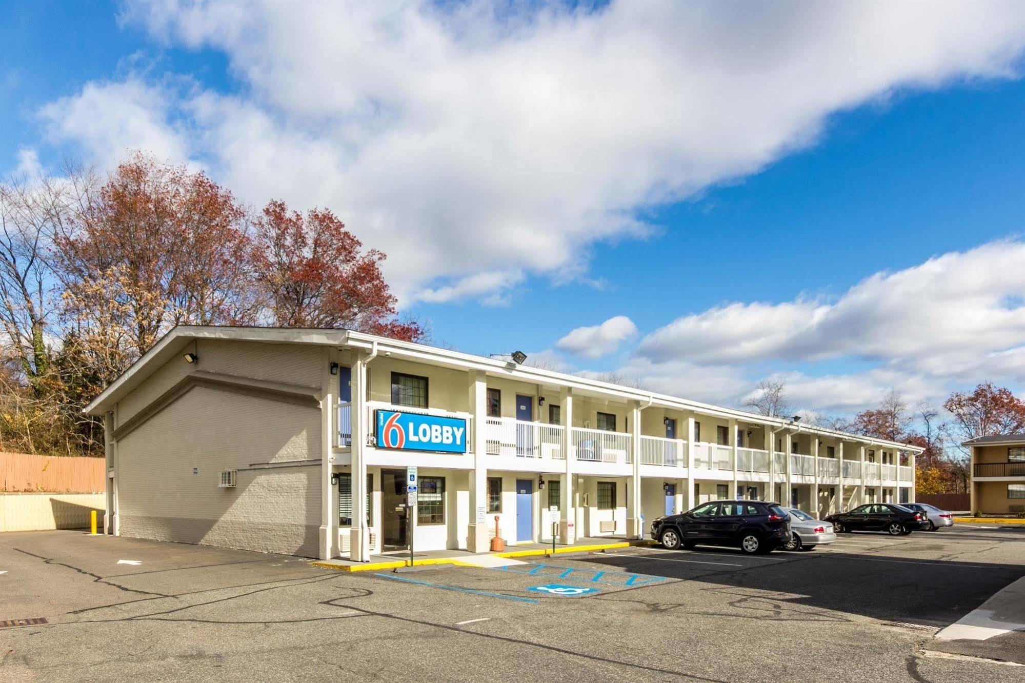 Motel 6 New Brunswick Exterior photo